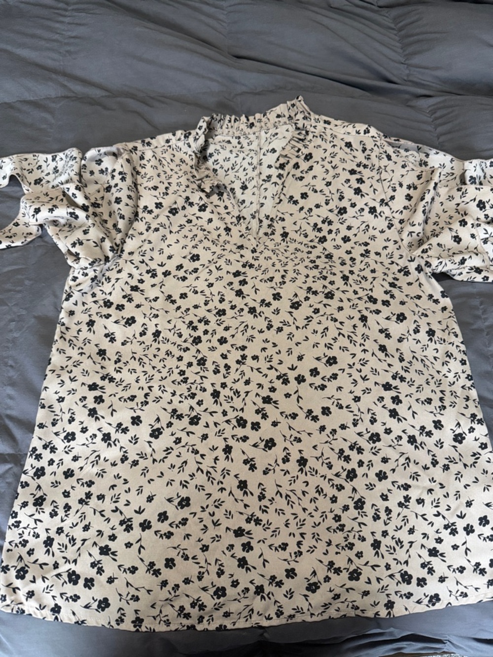 SHEIN White Floral Print V-Neck Blouse